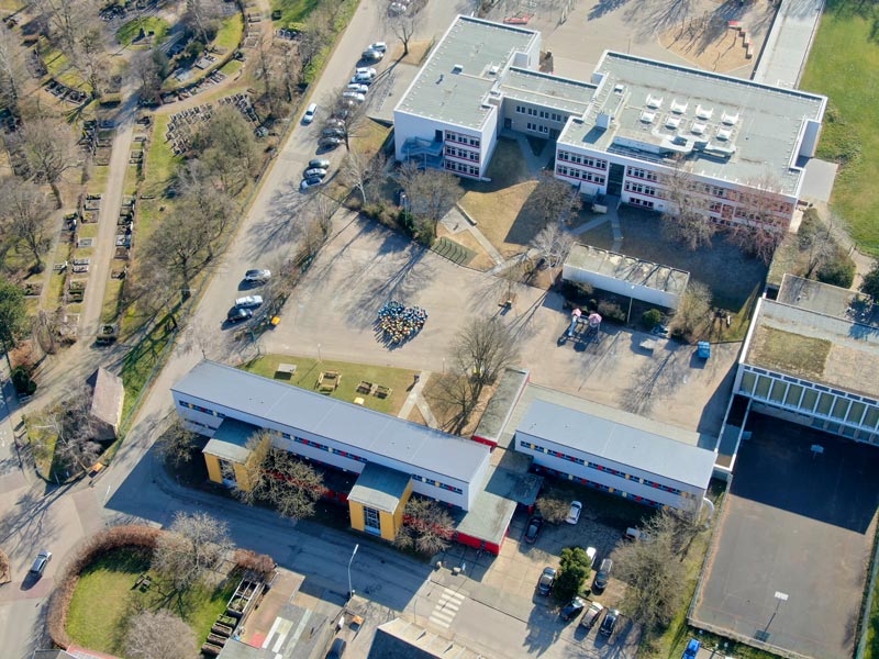 Luftbildaufnahme vom Schulzentrum in Mausbach.