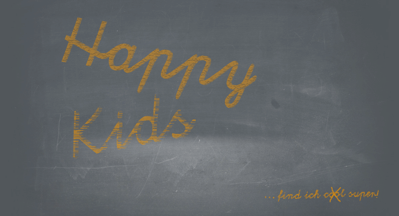 Eine Tafel mit der Aufschrift: Happy Kids.